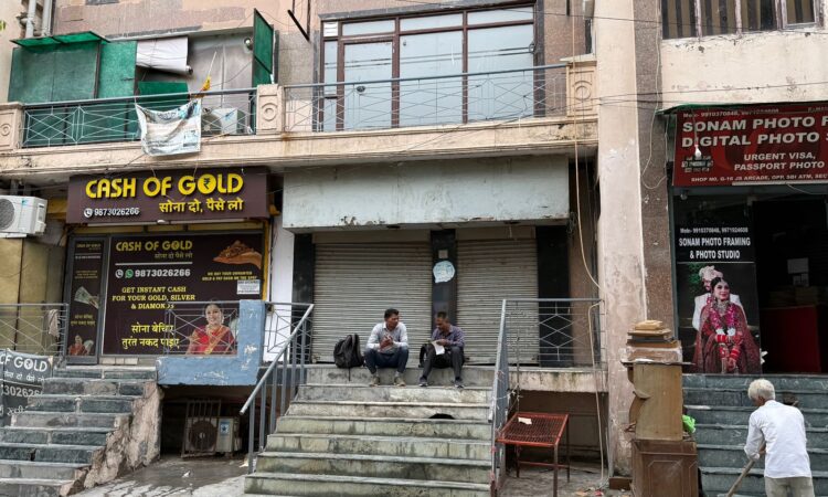 Noida sector 18 available for rent