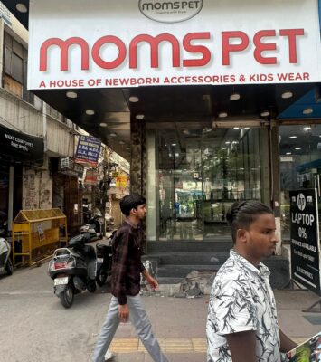 Vikas Marg shop available for rent