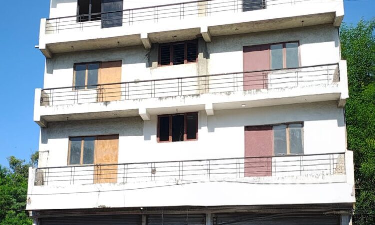 Commercial shop fo rent in Delhi, New friends colony