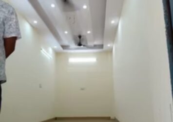 Shop for rent in Laxmi Nagar Delhi