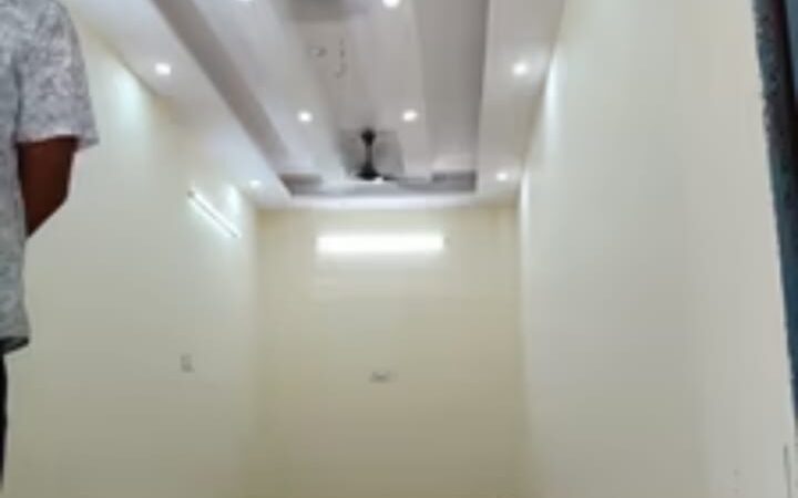 Shop for rent in Laxmi Nagar Delhi