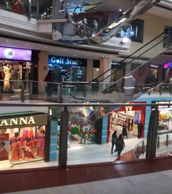 Space for rent in DLF phase 1 Mall Gurugram